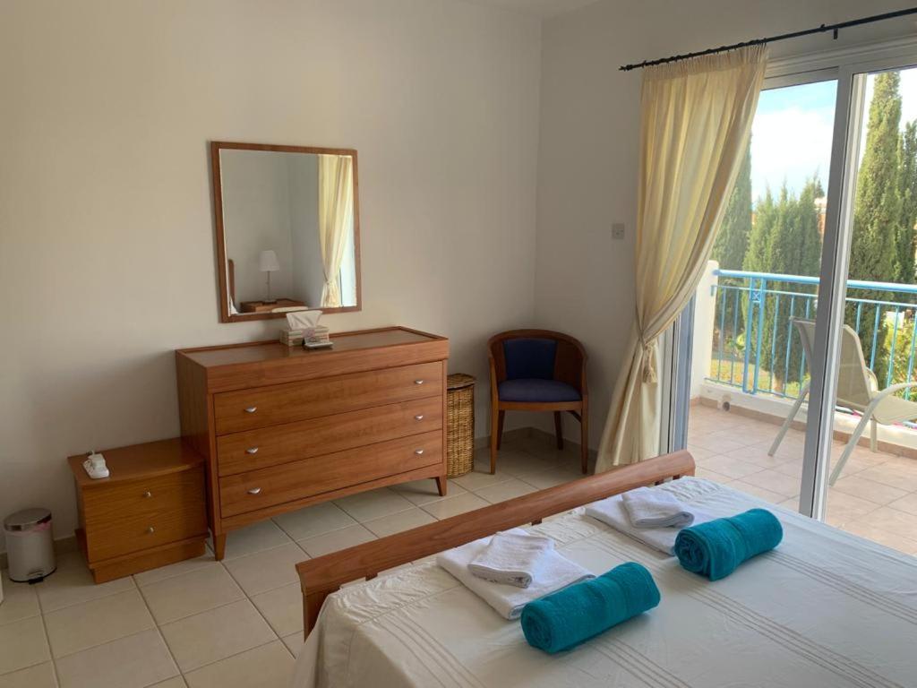 Regina Gardens - Spacious 3 Bed, 2 Bath Maisonette Paphos Extérieur photo