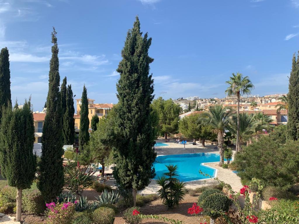Regina Gardens - Spacious 3 Bed, 2 Bath Maisonette Paphos Extérieur photo