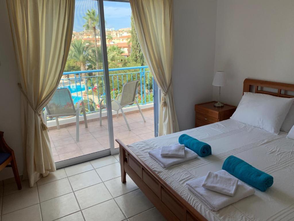 Regina Gardens - Spacious 3 Bed, 2 Bath Maisonette Paphos Extérieur photo