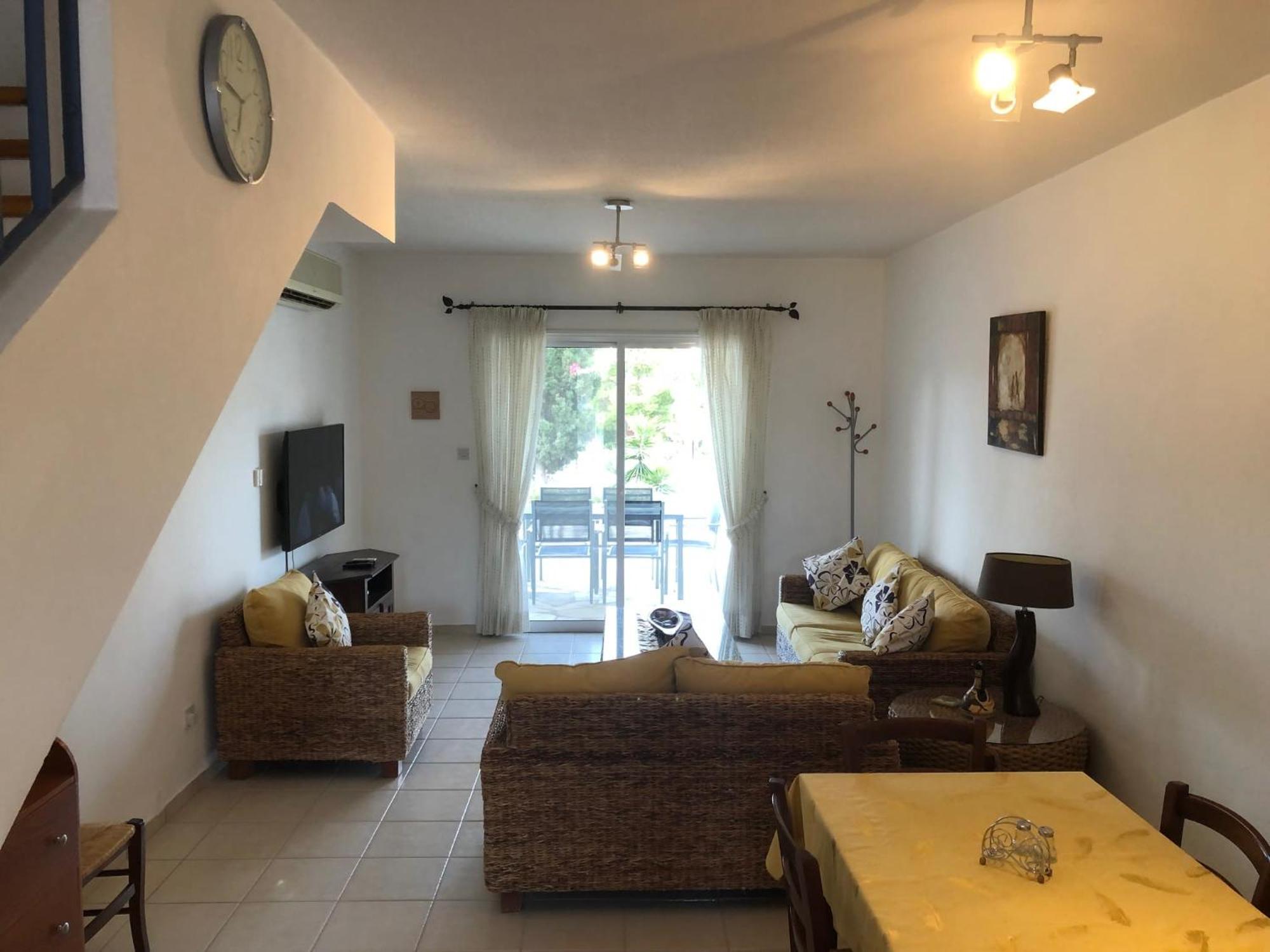 Regina Gardens - Spacious 3 Bed, 2 Bath Maisonette Paphos Extérieur photo